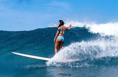 Rencontrez Rosie Jaffurs : La surfeuse de Sunset Beach
