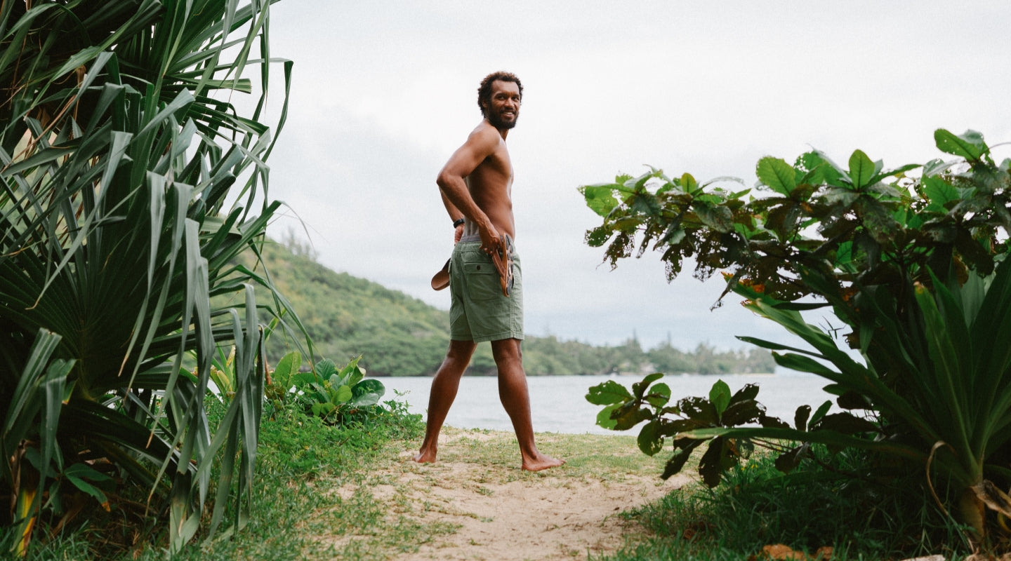 Desktop Image - Globe-trotting professional surfer Eala Stewart
