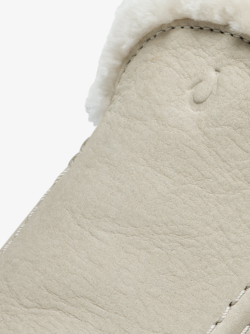 Premium Design feature - nubuck leather and shearling